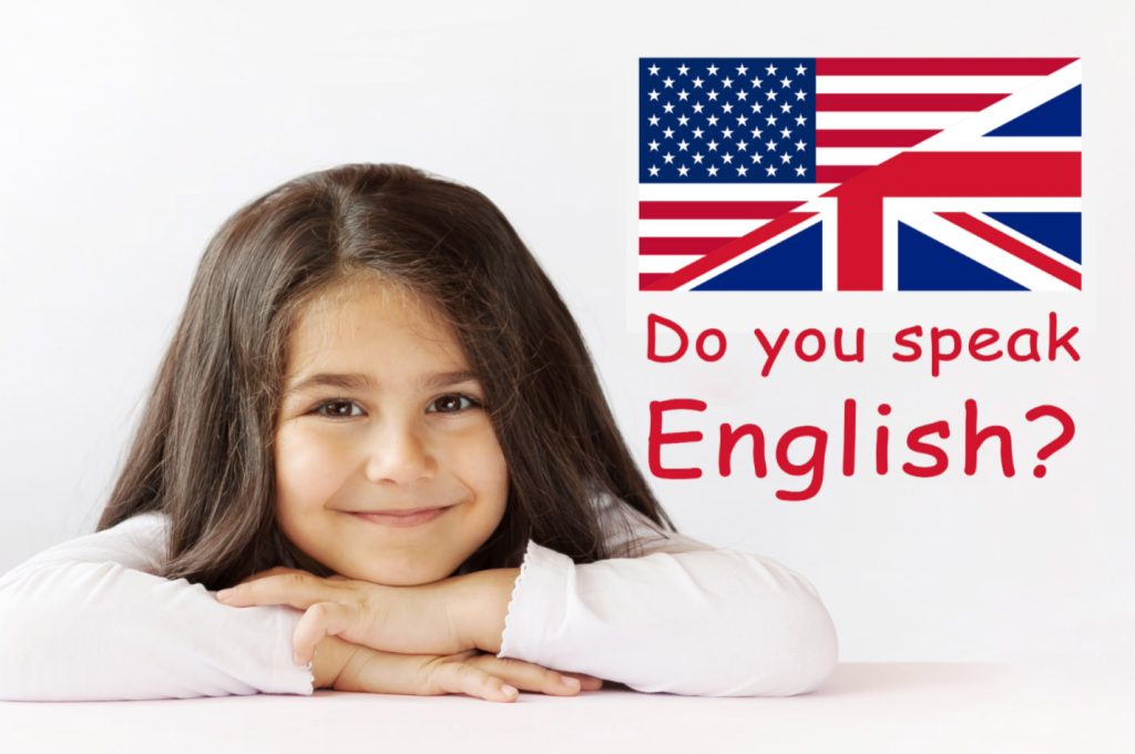 Nasmejana deklica ob naslovu Do you speak English? simbolizira učenje angleščine za otroke.